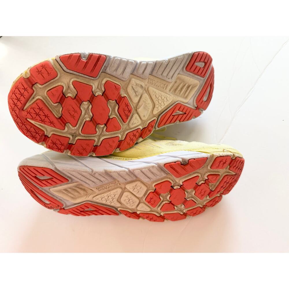 Women's HOKA One Tennis Shoes Sneakers Athletic  9.5 YE:LLOW Arahi - Picture 2 of 5